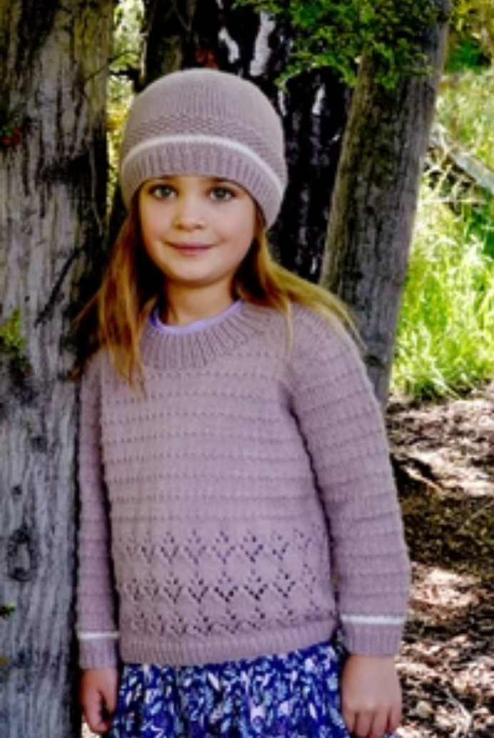 Sweater with outlet cap for girl